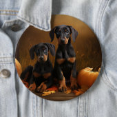Badge Rond 15,2 Cm Doberman Chiot Automne Citrouille de plaisir (En situation)
