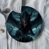 Badge Rond 15,2 Cm Dragon sombre et médiéval (En situation)