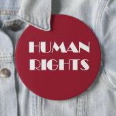 BADGE ROND 15,2 CM DROITS DE L'HOMME (En situation)