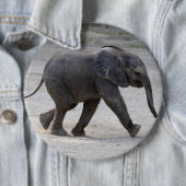Badge Rond 15,2 Cm Eléphant bébé doux Kibali (En situation)