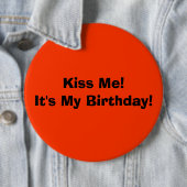 Badge Rond 15,2 Cm Embrassez-moi ! C'est mon anniversaire ! (En situation)