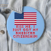 Badge Rond 15,2 Cm Embrassez-moi que j'ai juste obtenu ma citoyenneté (En situation)