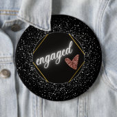 Badge Rond 15,2 Cm Engagé Glam Noir et Argent (En situation)
