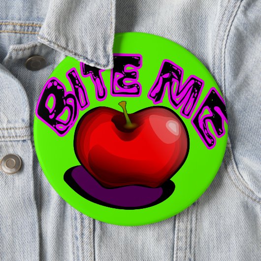 Badge Rond 15,2 Cm Épinglette Apple BITE ME Nostalgique Rétro 90 (En situation)