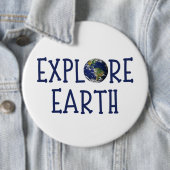 Badge Rond 15,2 Cm Explorer la Terre (En situation)