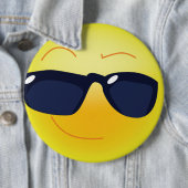 BADGE ROND 15,2 CM FACE COOL (En situation)