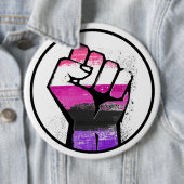 BADGE ROND 15,2 CM FIST DE GENDERFLUIDE (En situation)