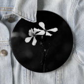 Badge Rond 15,2 Cm floral noir et blanc minimal (En situation)