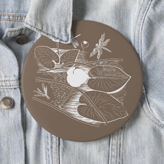 Badge Rond 15,2 Cm Gravure de nénuphars (En situation)