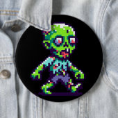 Badge Rond 15,2 Cm Halloween 8 bits drôle zombie (En situation)