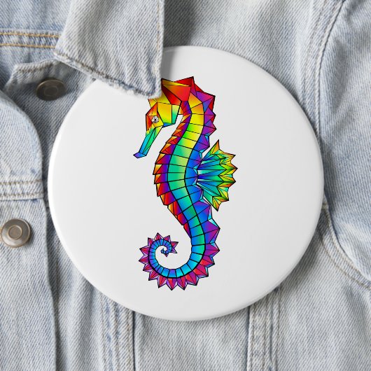 Badge Rond 15,2 Cm Hippocampe polygonal arc-en-ciel (En situation)