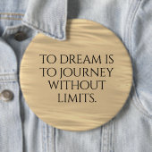Badge Rond 15,2 Cm Inspirationnel Rêver est à Voyage ... (En situation)