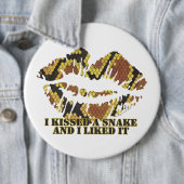 Badge Rond 15,2 Cm J'ai embrassé un serpent Brown et l'impression or (En situation)