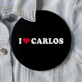 BADGE ROND 15,2 CM J'AIME CARLOS (En situation)