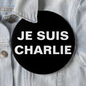 BADGE ROND 15,2 CM JE SUIS CHARLIE - JE SUIS CHARLIE (En situation)