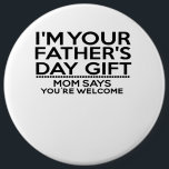 Badge Rond 15,2 Cm Je suis vos cadeaux de Fêtes des pères pour la Fêt<br><div class="desc">Je suis votre cadeau de Fête des pères Maman dit que vous êtes des cadeaux de bienvenue pour Fête des pères cadeau pour papa amoureux de famille</div>