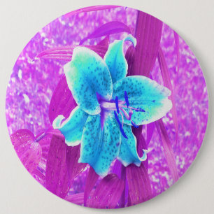 Badge Rond 15,2 Cm Jolie Lilie Stargazer Bleu Aqua sur Fond Violet