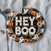 Badge Rond 15,2 Cm Jouer 'Hey Boo' Halloween Pin - Fantômes, Citrouil (En situation)