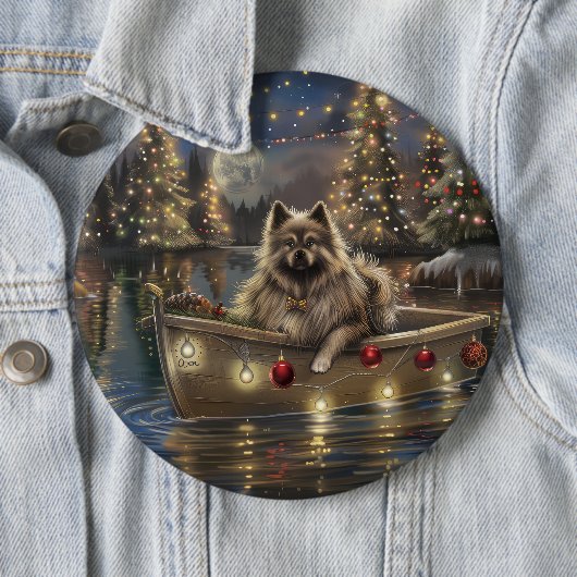 Badge Rond 15,2 Cm Keeshond Noël Festive Voyage (En situation)