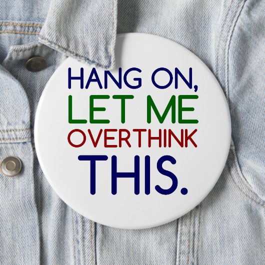 BADGE ROND 15,2 CM LAISSEZ-MOI RÉFLÉCHIR À CELA (En situation)