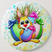 Badge Rond 15,2 Cm Lapin drôle mordant un œuf de Pâques (Devant)