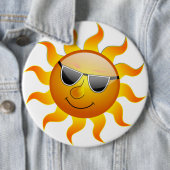 BADGE ROND 15,2 CM LE SOLEIL DU COOL (En situation)