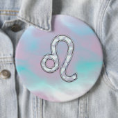Badge Rond 15,2 Cm Leo Zodiac Connexion Pastels Style Nacre Imprimer (En situation)
