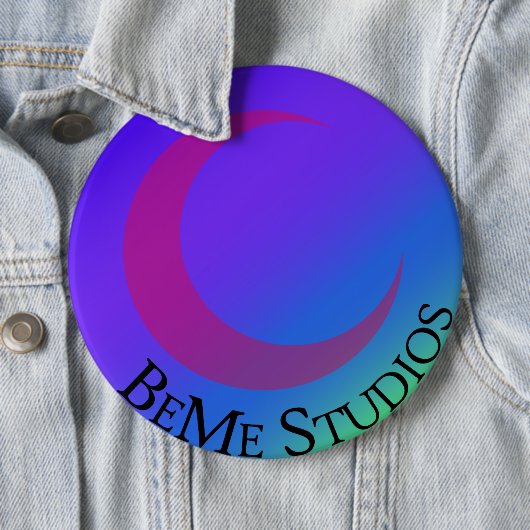 Badge Rond 15,2 Cm Logo BeMe Studios (En situation)