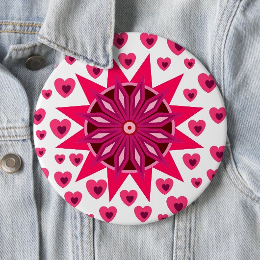BADGE ROND 15,2 CM LOVE VALENTINE, DON DE FÊTE D'ANNIVERSAIRE AVEC LE (En situation)