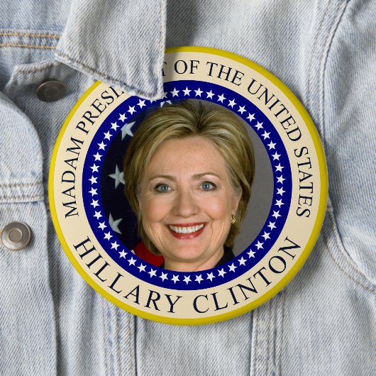 Badge Rond 15,2 Cm Madame président des Etats-Unis Hillary Clinton (En situation)