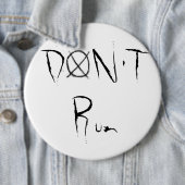 Badge Rond 15,2 Cm Ne courez pas (En situation)