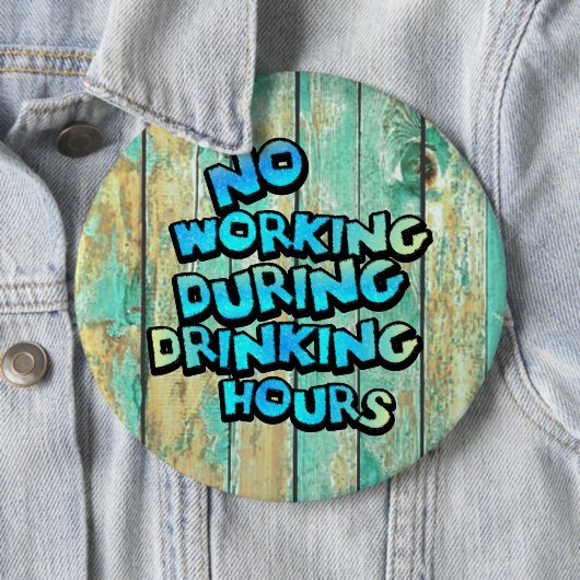 Badge Rond 15,2 Cm No Working During Drinking Hours (En situation)