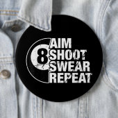 Badge Rond 15,2 Cm objectif tirer jurer répéter 8 balles piscine bill (En situation)