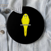 Badge Rond 15,2 Cm Oiseau jaune. Canary. Sur Noir. (En situation)