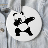 Badge Rond 15,2 Cm Panda qui dab  (En situation)