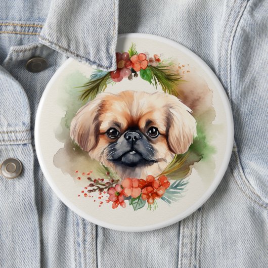 Badge Rond 15,2 Cm Pekingese Christmas Wreath Festive Pup (En situation)