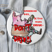 BADGE ROND 15,2 CM "PORKY SWINEBOAR" (En situation)