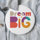 Badge Rond 15,2 Cm Rêvez une grande touche d'inspiration (En situation)