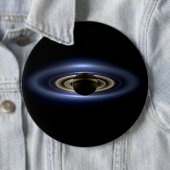 Badge Rond 15,2 Cm Saturne a éclipsé le Soleil depuis l'orbiteur Cass (En situation)