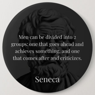 Badge Rond 15,2 Cm Seneca's Division : Les Doers et les Critiques