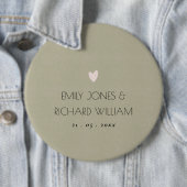 BADGE ROND 15,2 CM SIMPLE ELEGANT KRAFT TYPOGRAPHY TEXTE MARIAGE SEUL (En situation)