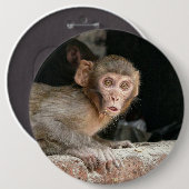 Badge Rond 15,2 Cm Singe effrayé avec le grand bouton de yeux (Devant & derrière)