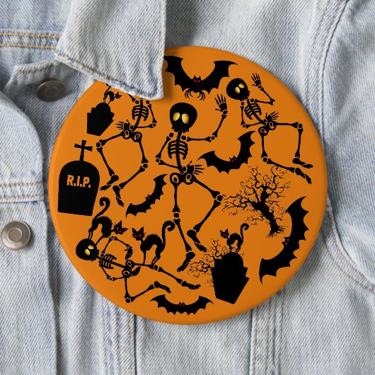 Badge Rond 15,2 Cm Skeletons d'Halloween Macabre Dance (En situation)