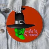 Badge Rond 15,2 Cm Sorcière effrayante de Halloween (En situation)