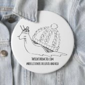 Badge Rond 15,2 Cm TRTR Sheldon the Cozy Snail button (En situation)