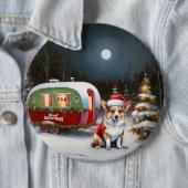 Badge Rond 15,2 Cm Winter Corgi Caravan Christmas Adventure (En situation)