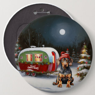 Badge Rond 15,2 Cm Winter Doberman Caravan Christmas Adventure