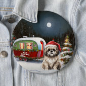 Badge Rond 15,2 Cm Winter Havanese Caravan Christmas Adventure (En situation)