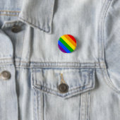 BADGE ROND 2,50 CM ARC-EN-CIEL (En situation)