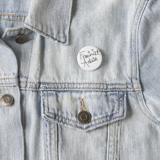 Badge Rond 2,50 Cm Athée féministe (En situation)